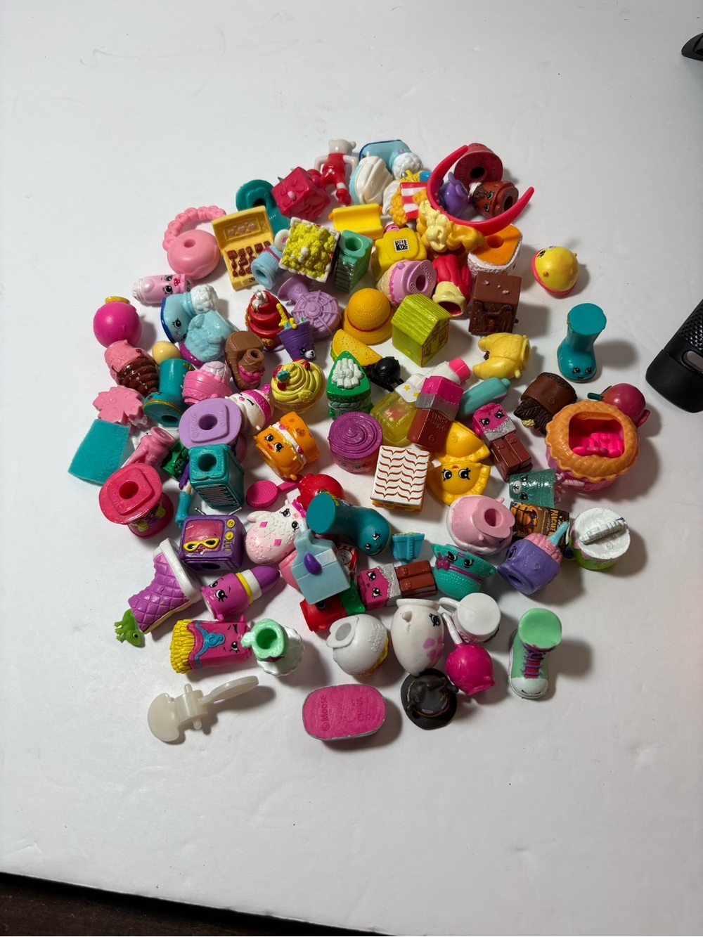 Shopkins Assorted Mini Toy Collectibles - Mixed seasons and characters